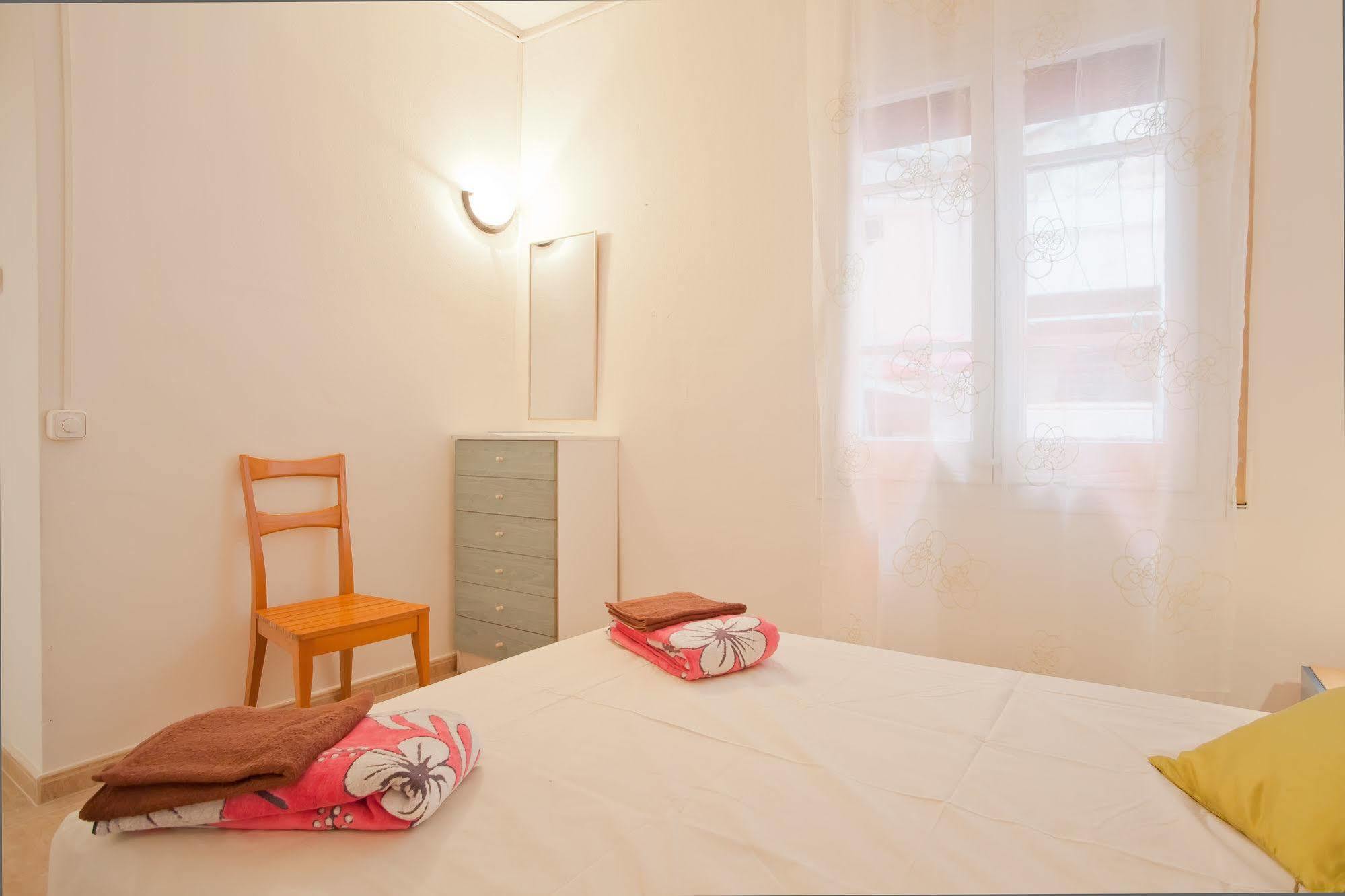 Apartamentos Tarradellas Sants Estacio Barcelona Exterior photo